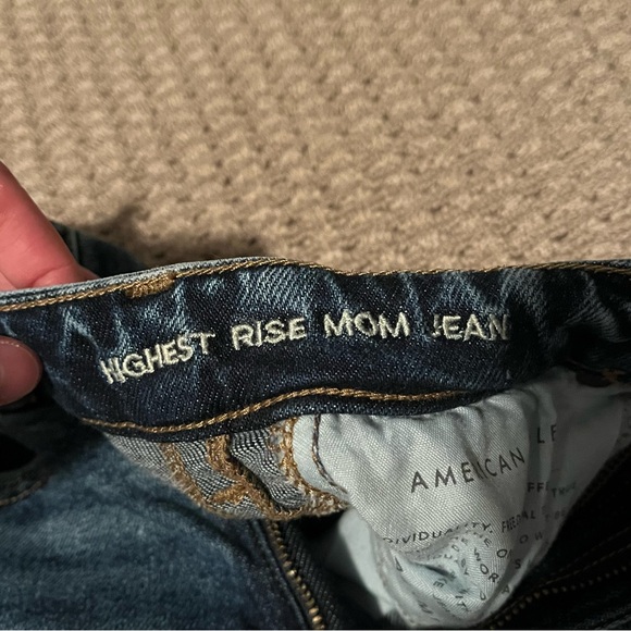 AE High Waister Mom Jeans 00 - Picture 2 of 4